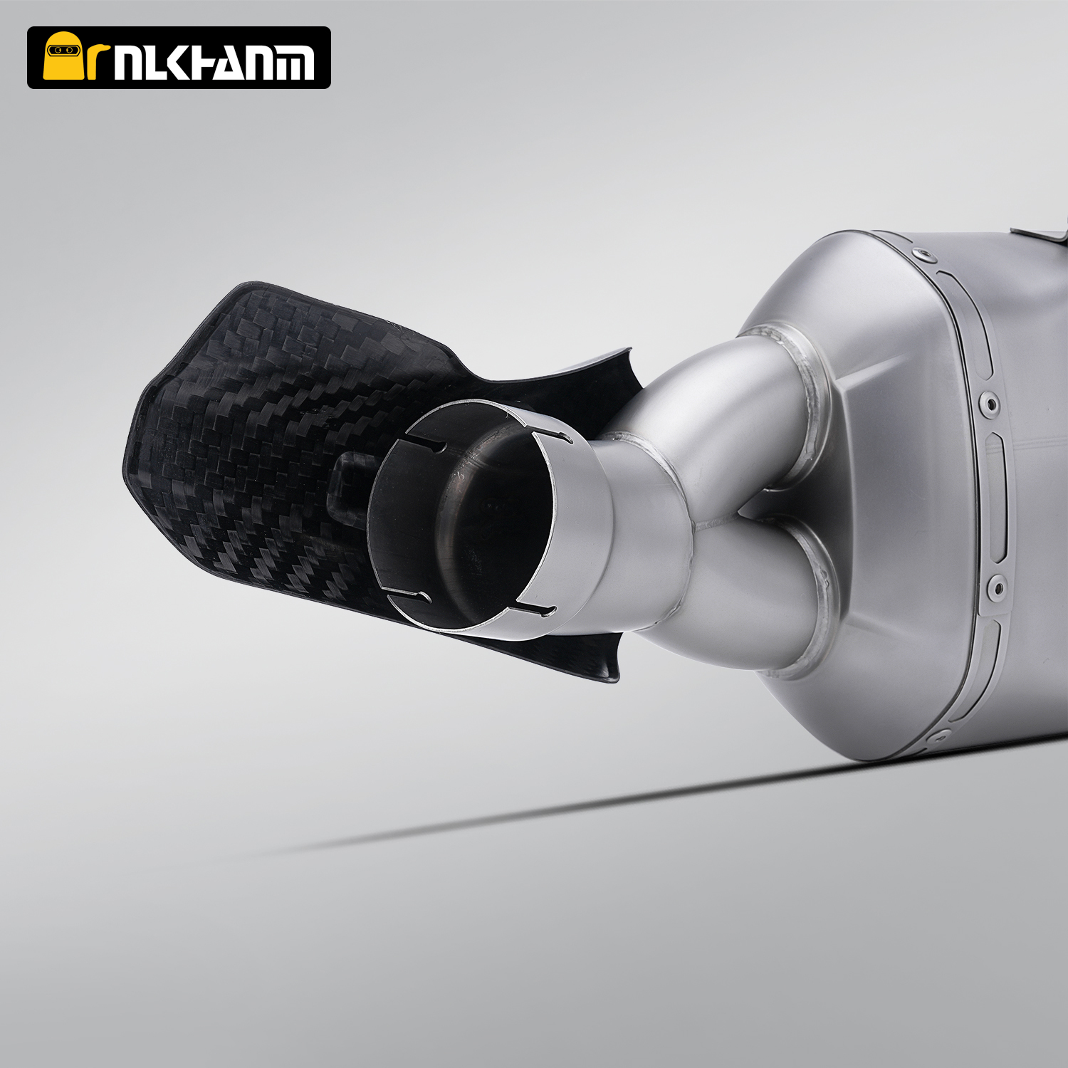 Motorcycle Exhaust System Modified with Carbon Fiber AK Dual Outlet Escape Muffler with Carbon Fiber Board for R1250GS
